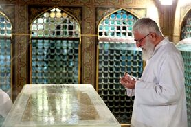 غبارروبی مضجع مطهر رضوی با حضور رهبر انقلاب