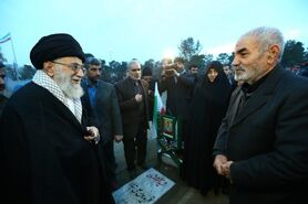 دیدار رهبرانقلاب با یک خانواده شهید آتش نشان حادثه پلاسکو