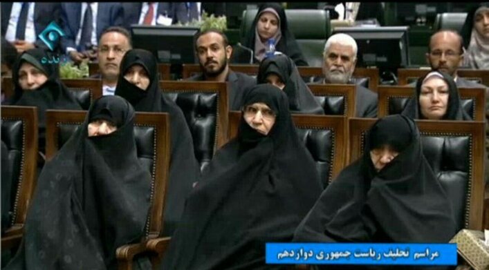 حضور دختر امام خمینی(ره) و عفت مرعشی در مراسم تحلیف حسن روحانی