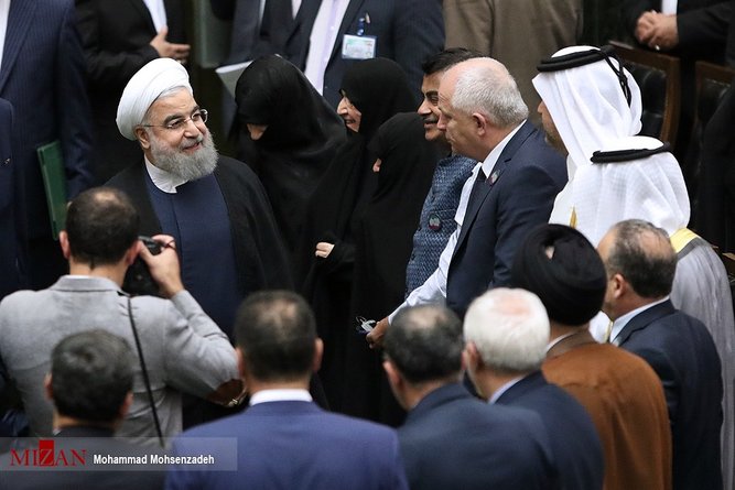 سلام و احوالپرسی روحانی با عفت مرعشی