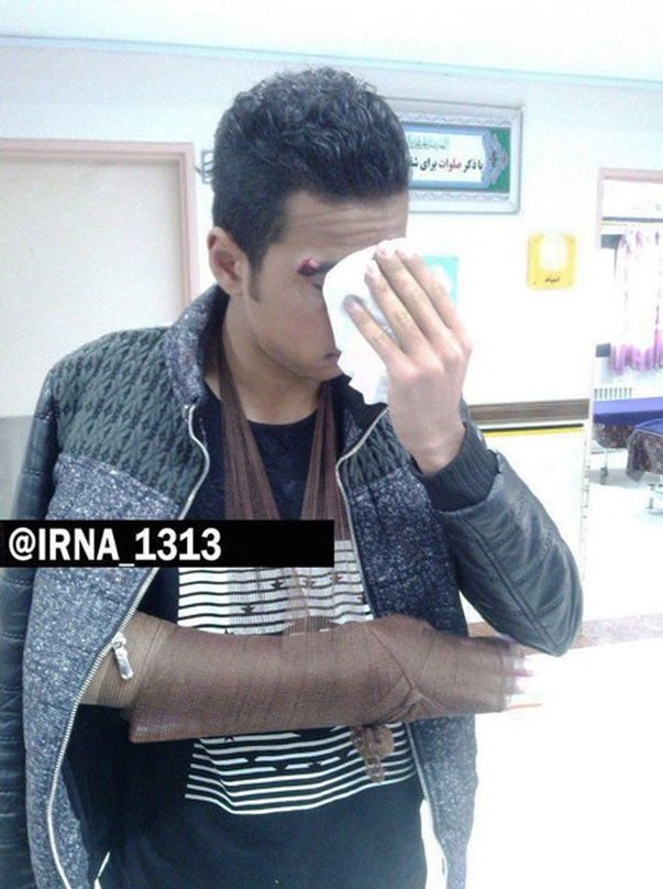 شکست دست دانش آموز توسط معلم عصبانی !