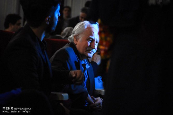 کسی را به بزرگمنشی استاد فرشچیان ندیده‌ام