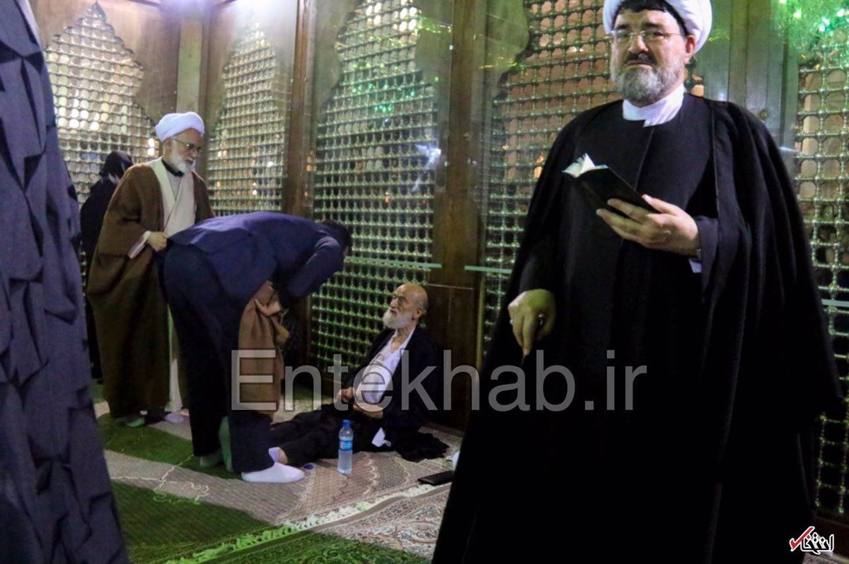 عکس منتشر نشده از آیت‌الله کاشانی که در مراسم تدفین هاشمی‌رفسنجانی از حال رفت