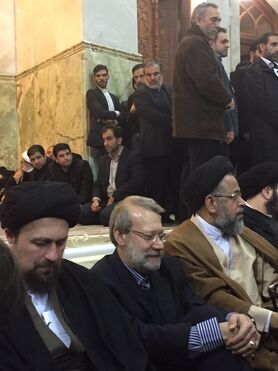 هم‌نشینی علی لاریجانی و سیدحسن خمینی در مراسم چهلم آیت‌الله هاشمی