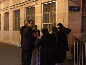 تجمع معترضان کاسپین مقابل خانه احمدی‌نژاد
