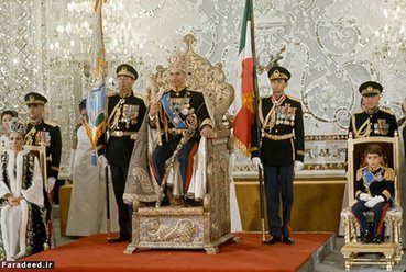 تاج گذاری محمدرضا پهلوی در آبان ۱۳۴۶