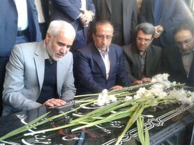 حضور استاندار اصفهان بر سر مزار شهید حججی