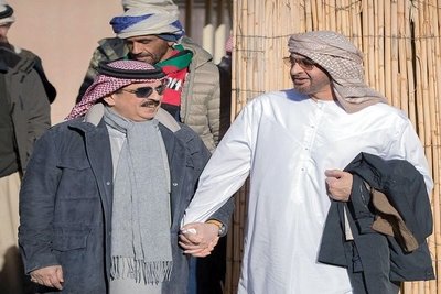 خوشگذرانی حکام آل‌خلیفه و اماراتی در صحراهای مغرب