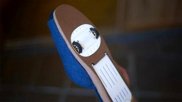 دمپایی‌هایی که خودشان به گوشه اتاق می‌روند!