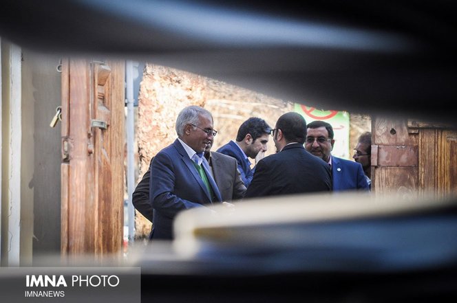 بازدید شهردار اصفهان از نمایشگاه آثار "آنتونی کرگ"