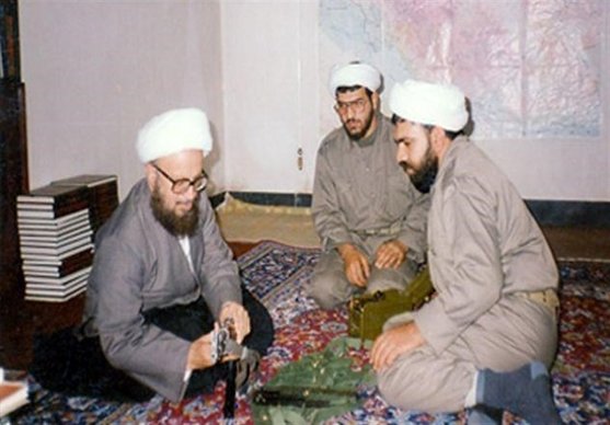 تصویر دیده نشده از آیت الله مکارم شیرازی در دوران دفاع مقدس