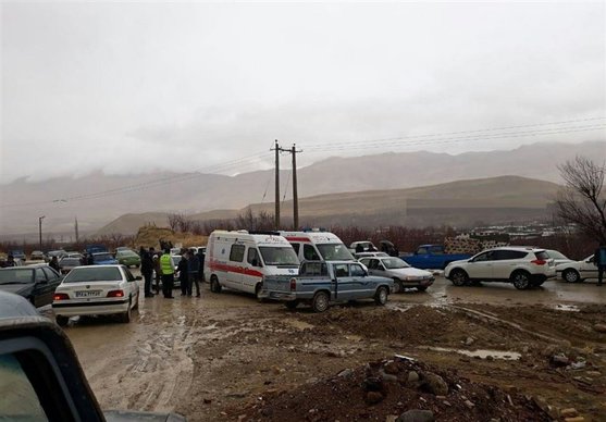 تراکم خودروهای امدادی در پادنا