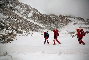 تلاش برای یافتن پیکر جانباختگان سقوط هواپیما (عکس16+)