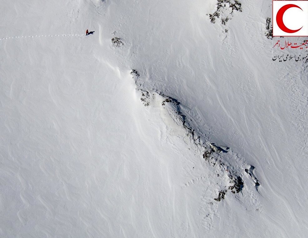 عکس جدید از لاشه هواپیمای تهران-یاسوج در ۳متر برف