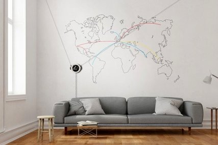 رباتی که دیوار را نقاشی می‌کند