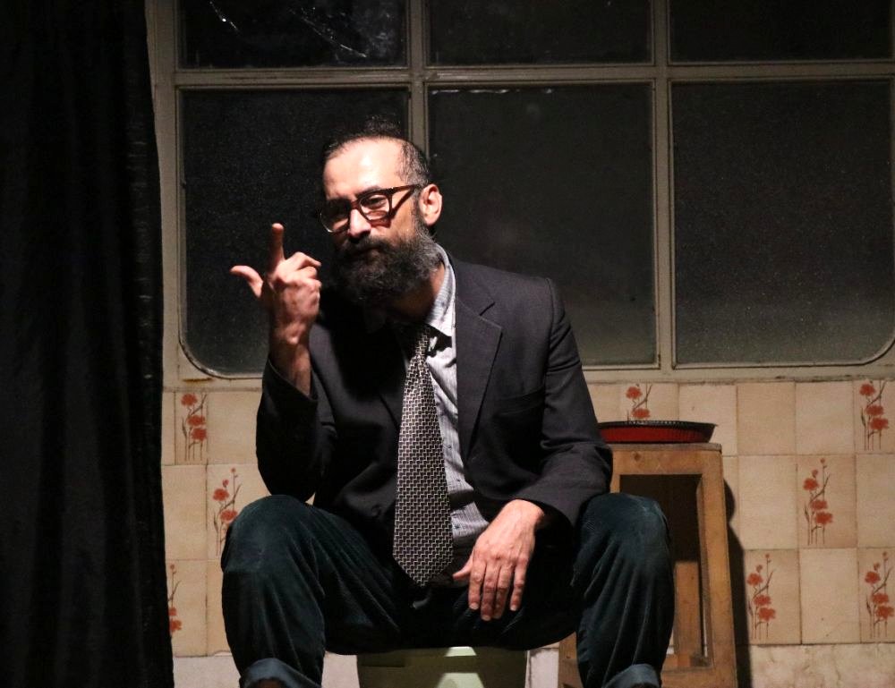 بازگشت اول‌شخص مفرد برای آزادی زندانیان

