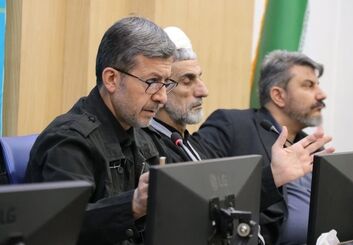 خدمت رسانی به مردم تعطیل بردار نیست