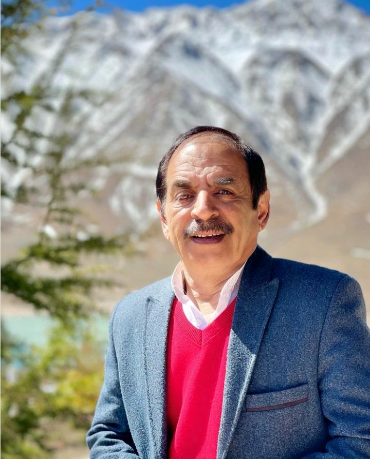 بیوگرافی قدرت‌الله ایزدی از آقا رشید تا جوکر با عکس های خانوادگی