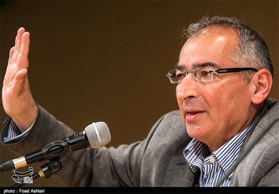 باید قرص و محکم پشت روحانی بایستیم