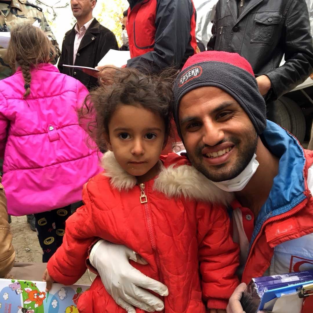 اشکی پاک کن و لبخند بنشان