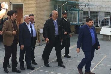 غرضی با شعار حمله به بیکاری وارد ستاد انتخابات کشور شد