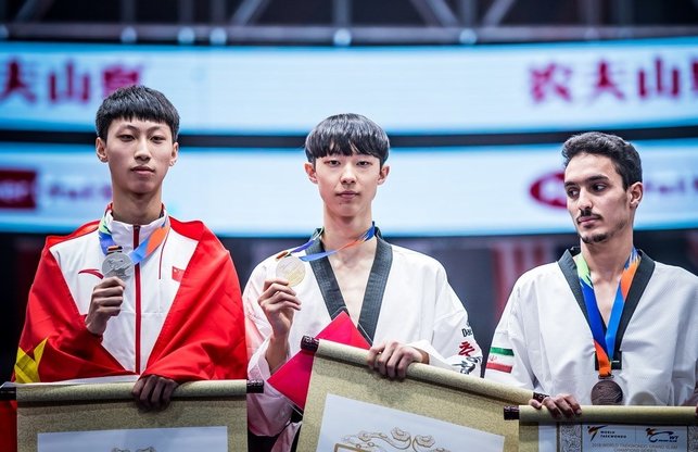 هادی‌پور: میلیون‌ها دلار به مربیان خارجی می‌دهند اما برای ما پول نیست