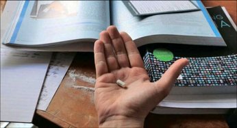 قرص شب امتحان؛ بیداری به شرط اعتیاد