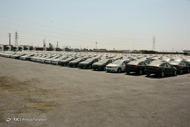 ترمز افزایش قیمت خودرو را چه کسی می‌کشد؟ /قیمت خودرو درب کارخانه غیررسمی، در بازار بلاتکلیف!