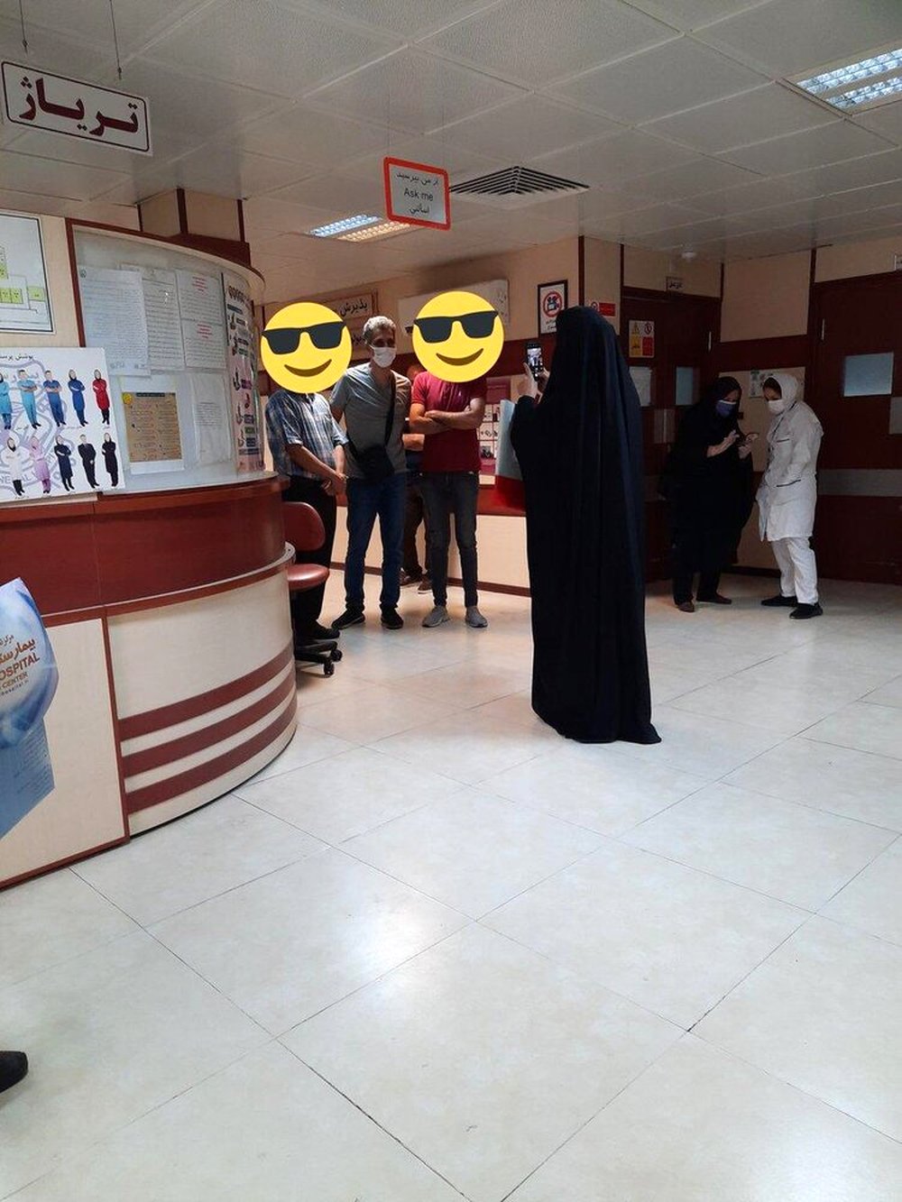 اصرار برای گرفتن عکس یادگاری با فردوسی‌پور در شرایط کرونایی!/عکس