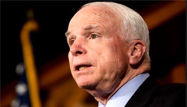 یک سناتور آمریکایی با سرکرده گروهک تروریستی منافقین دیدار کرد