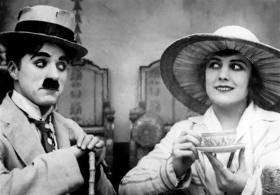 نگاهی به «زن‌ها فرشته‌اند ۲»|ظهور و سقوط سینمای کمدی ایران