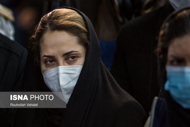 (تصاویر) همسر و فرزندان محمدرضا شجریان در مراسم وداع با پیکر استاد