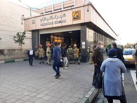 خروج دود از حدفاصل ایستگاه مترو ارم سبز و اکباتان/ انسداد تونل مترو + تصاویر