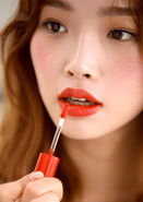 لاک لب چیست و چه تفاوتهایی با رژ لب دارد؟