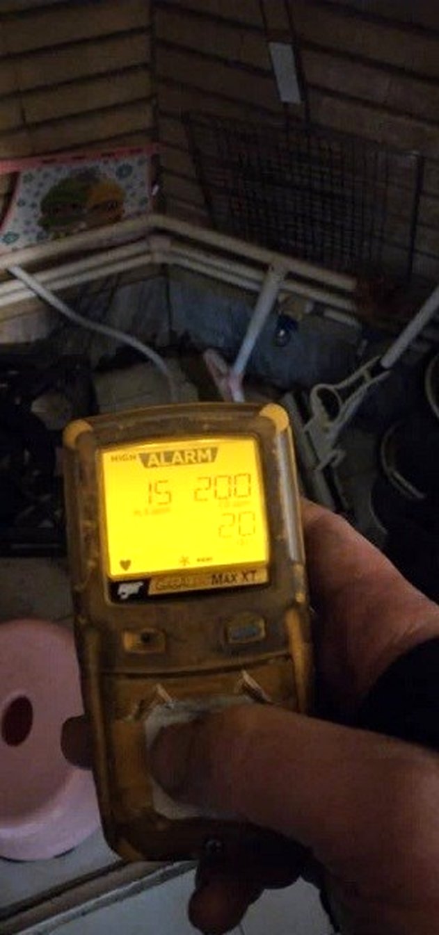 گازگرفتگی در یک ساختمان ۵ طبقه/ کشف جسد آقا و خانم جوان + تصاویر