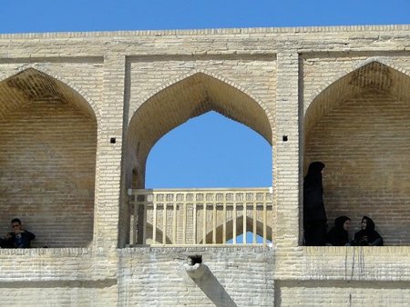 حمام خسروآقا و سی و سه پل قربانی اختلاف نظرها