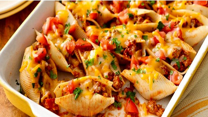 طرز تهیه پاستا صدفی با فیلینگ گوشت و پنیر