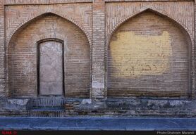 منظر سی و سه پل هر روز آشفته‌تر می‌شود