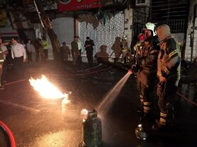 آتش‌سوزی در مغازه نگهداری ۲۳۰ سیلندر گاز + تصاویر