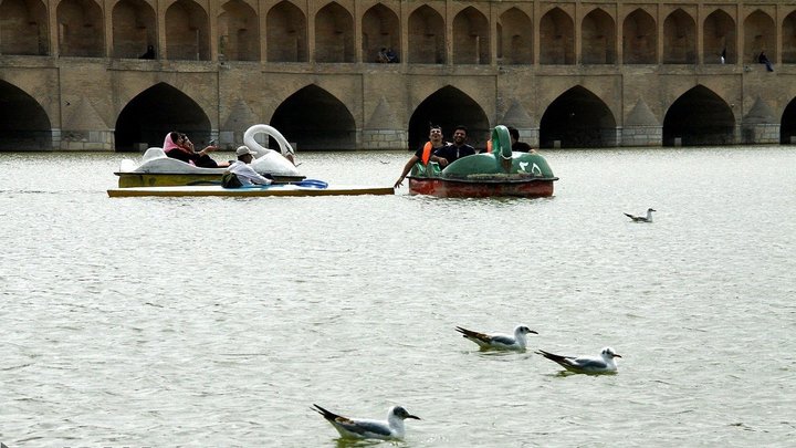 زاینده رود به زودی جاری خواهد شد
