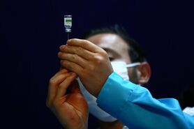 واکسیناسیون افراد بالای ۷۵ سال چه زمانی آغاز می‌شود؟