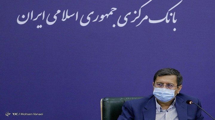 همتی: قیمت ارز پایین تر هم می‌آید