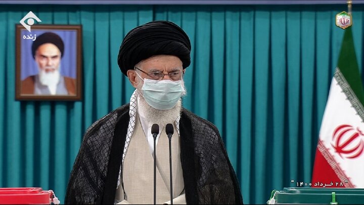 حضور مردم پای صندوق‌های رای و دادن رأی سازنده آینده ایران است