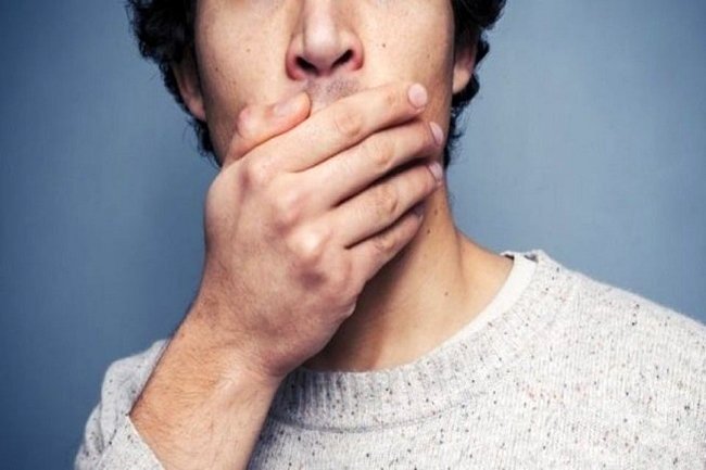 مبارزه با بوی بد دهان با رژیم غذایی