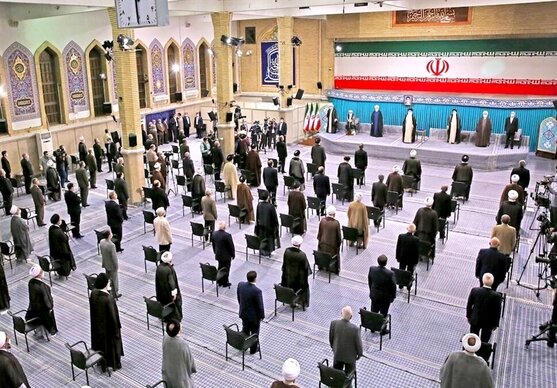 رهبر معظم انقلاب در مراسم تنفیذ: مسیری که کشور و ملت را به حقوق خود می‌رساند توسل به ارزش های انقلاب است