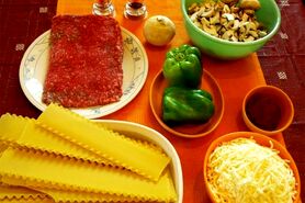 طرز تهیه لازانیا قارچ و گوشت خوشمزه با سس مخصوص