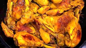 طرز تهیه خورشت مرغ دودی به صورت مرحله ای