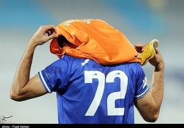 بیانی: آقای بازیکن! مگر جام آوردی یا گل ۵۰ متری زدی که این همه ناز می‌کنی؟