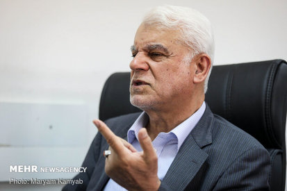 محمود بهمنی:                 بانکها حیاط خلوت دولت‌ها شده‌اند