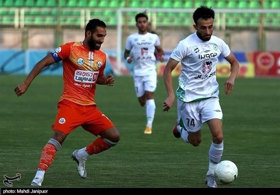 حق‌دوست: باشگاه ذوب‌آهن پیشنهاد تمدید قرارداد داده است اما هنوز تصمیم نگرفته‌ام